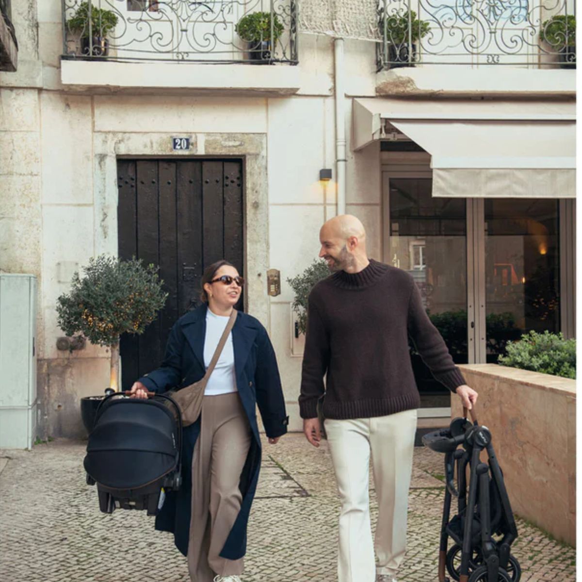 Nuna PIPA Urbn + Swiv Travel System - Caviar/Chocolate - Ultra-Light PIPA urbn Car Seat